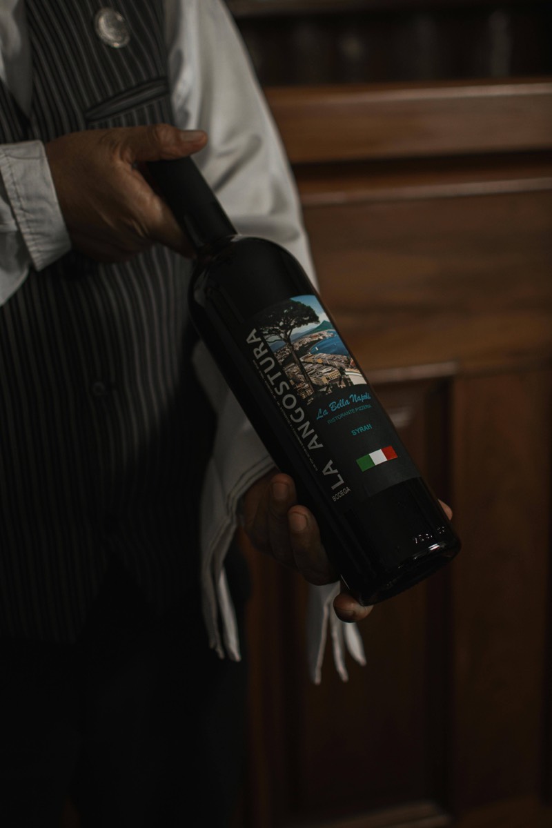 Uma garrafa de vinho italiano para nosso jantar